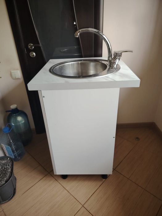 Продам кухонную тумбу мойку