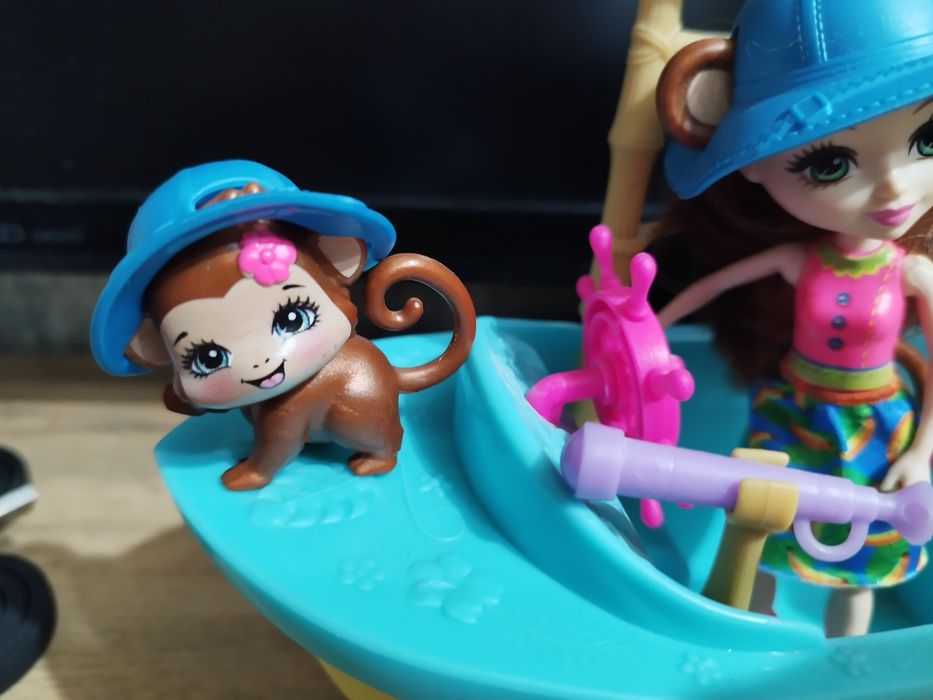 Игровой набор Энчантималс Лодка в джунглях с куклой Мэрит ОбезьянкаОсо