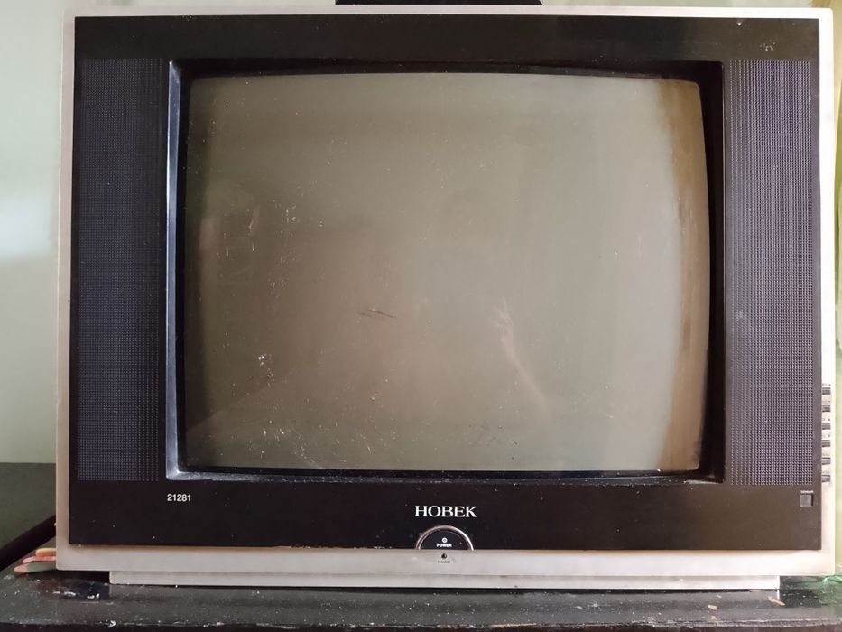 Televizor sotiladi