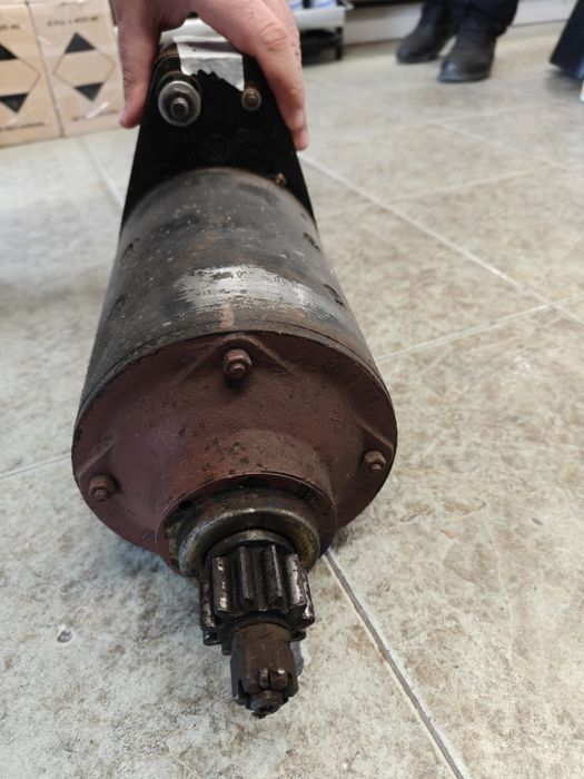 Продавам стартер за прага и татра 815