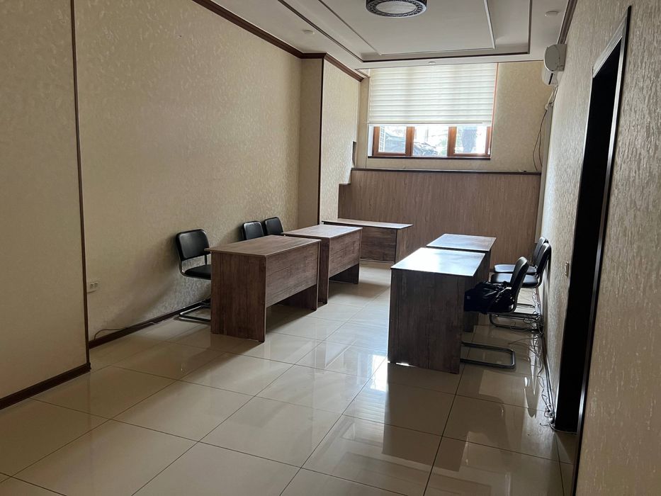 Сдаётся Офисное помещение Площадью 400 кв.м. 15 y.e. за квадрат