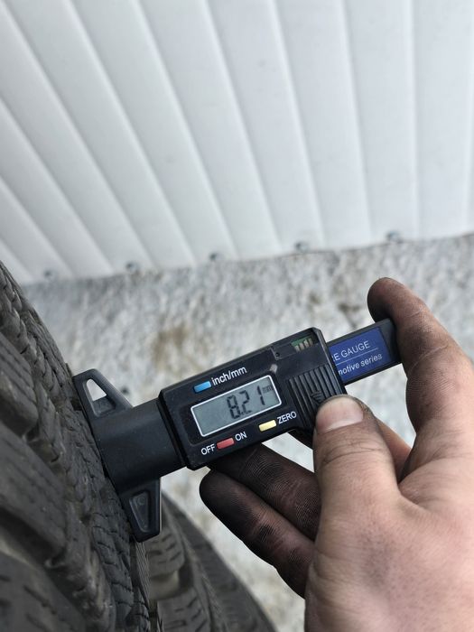 4 Броя 215/65/17 2xFalken 8,2mm 2xPirelli 6,6mm