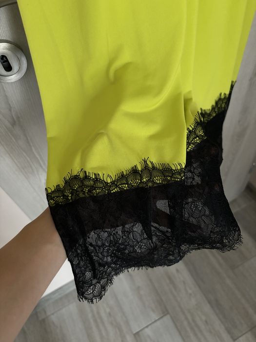 Сатенена рокля Zara