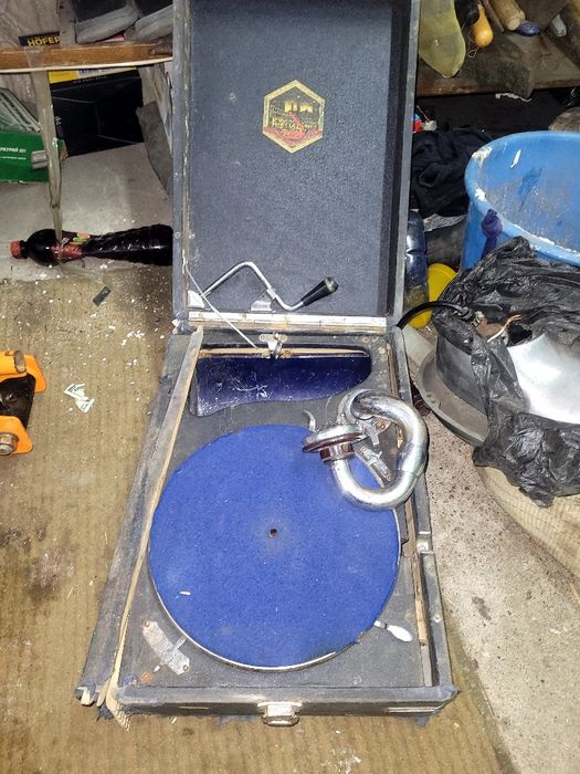 Патефон ручной отдам