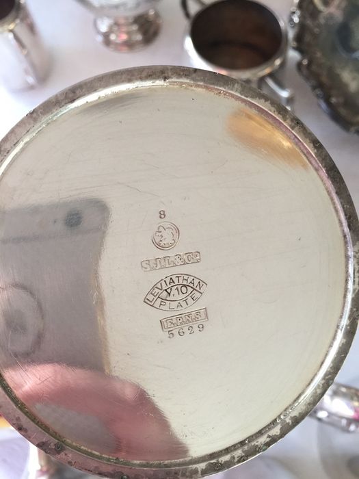 Сребърни/посребрени съдове чайник,канички,свещник бронз