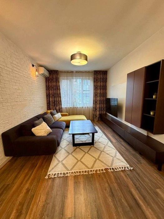 Дава се под наем Тристаен апартамент в София, Лозенец - 76 кв.м за 946.56 € - Снимка #2