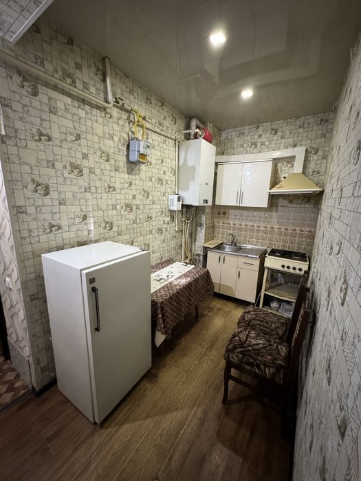 Продается своя квартира 1 комнтнатная 1 этаж карасу 6