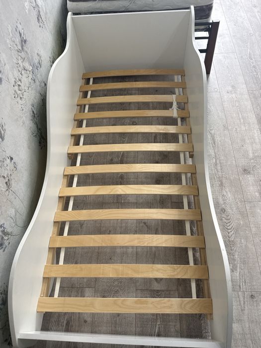 Деьская кровать машинка