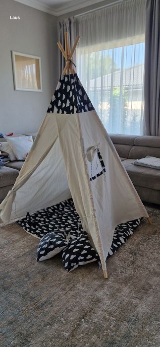 Cort Copii Teepee folosit in interior