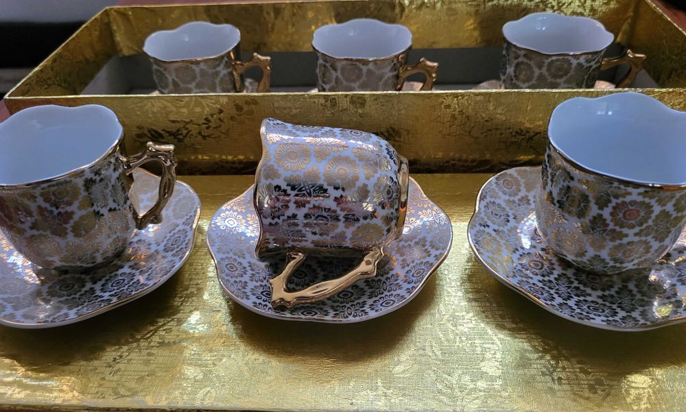 Нов Порцеланов сервиз за кафе - чаши с  чинийки
