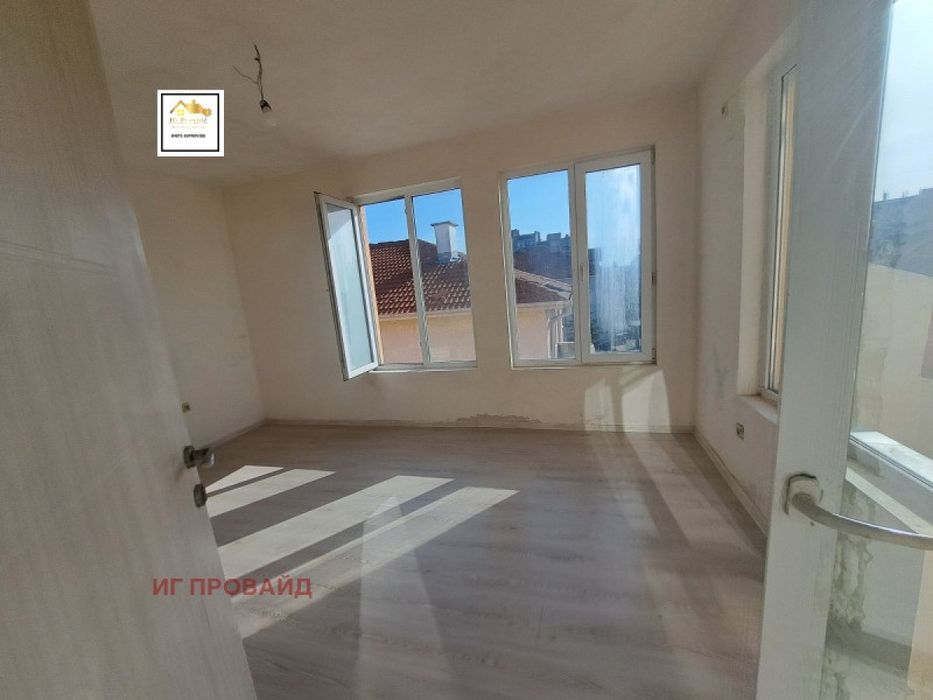 Продава се Двустаен апартамент в Айтос - 64 кв.м за 1188 €/кв.м - Снимка #13