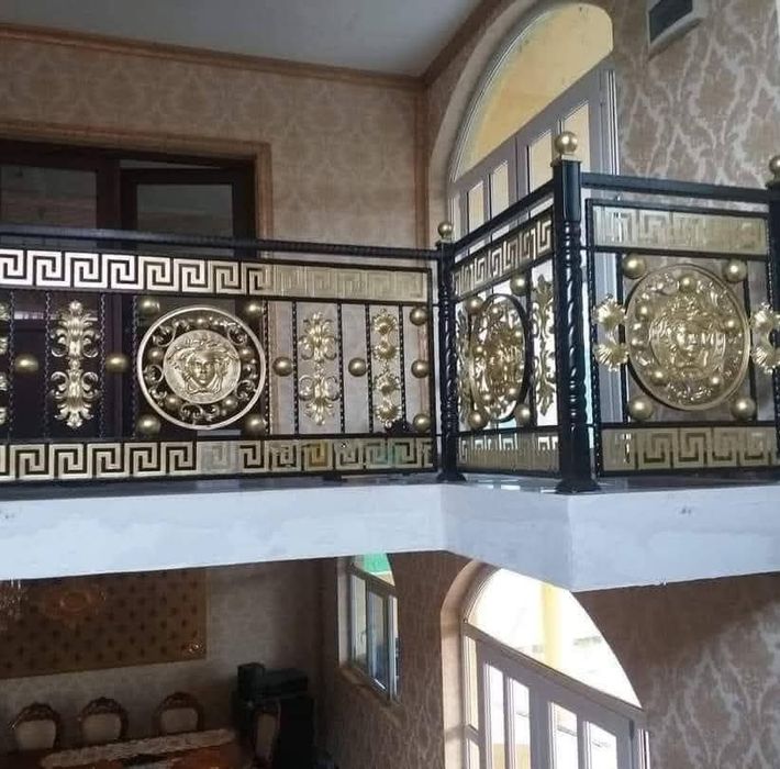 Scări,porți, panouri de gard și balustrade.