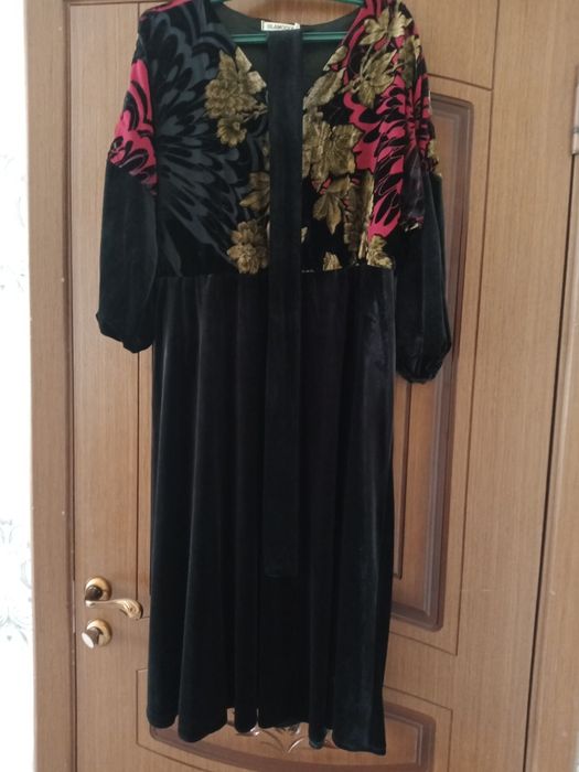 Платье велюр новая 6000 тг