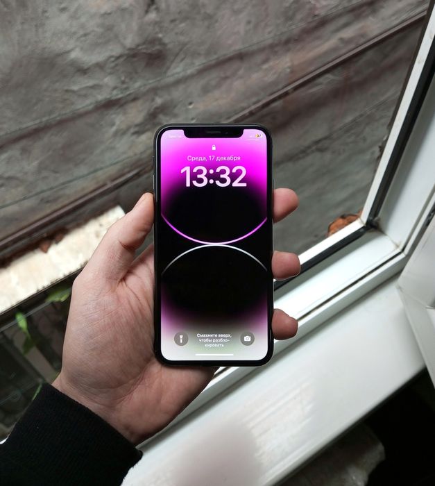 Apple iPhone X Black.