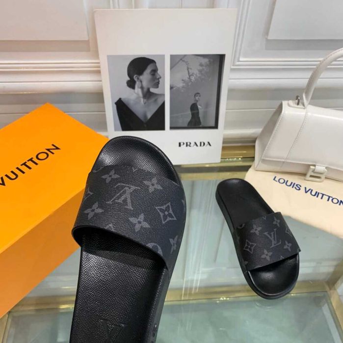 Papuci / Slapi Louis Vuitton Calitate Premium