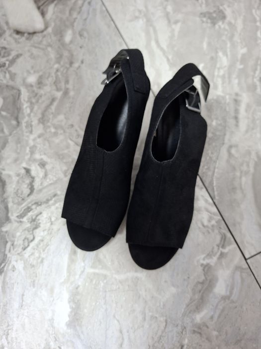 Pantofii cu toc/ botine