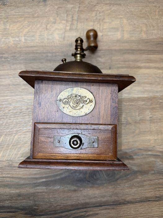 Vand rasnita de cafea/nuci veche din lemn (rasnita,cafea,boabe,vintage