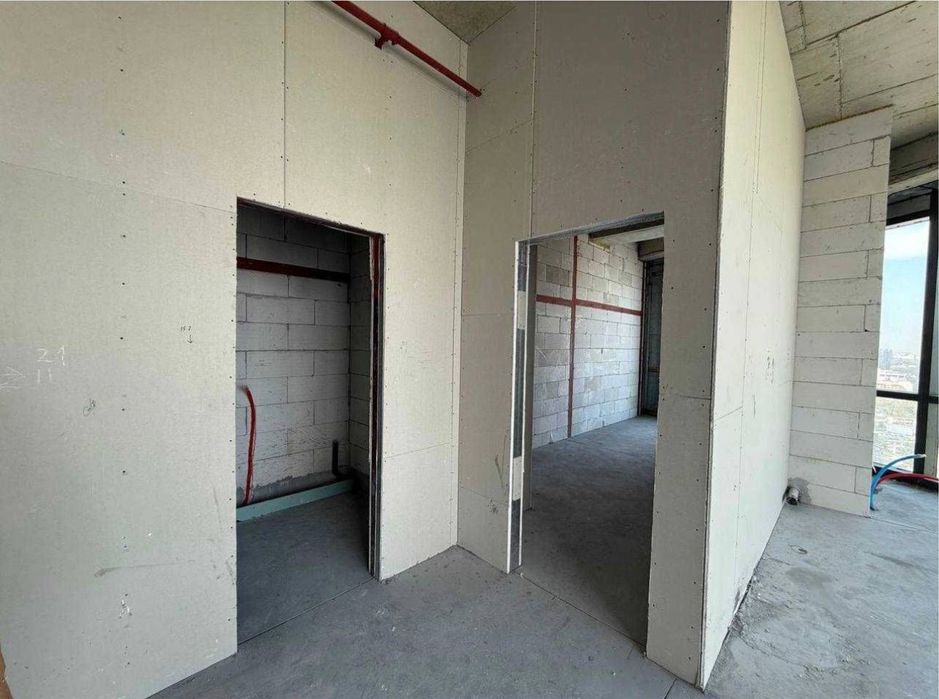 PIRAMIT TOWER 59м² потолки 4м коробка Бобура, Нукусская