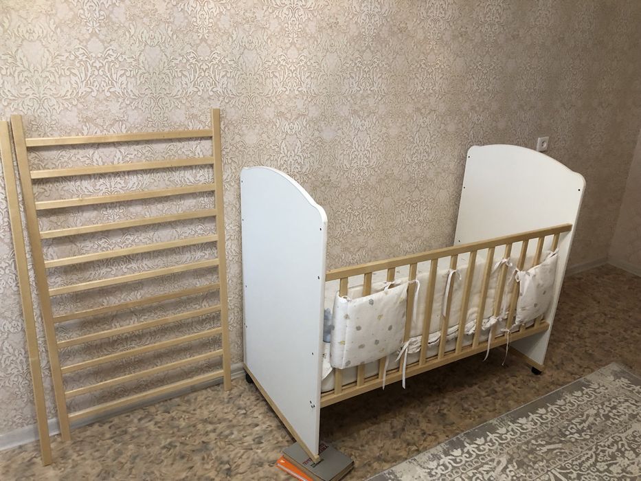 Продам манежку, детскую кровать
