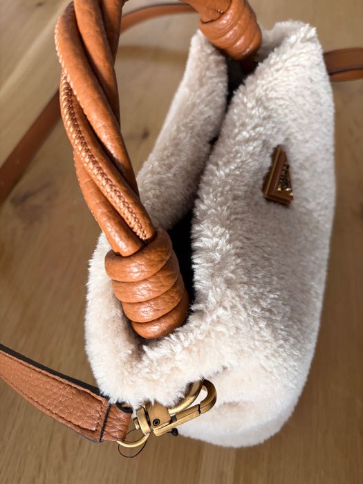 Чанта Guess чисто нова