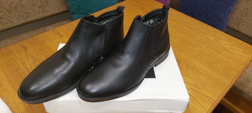 МУЖС.сапоги кожанные , меховые  41 размера.