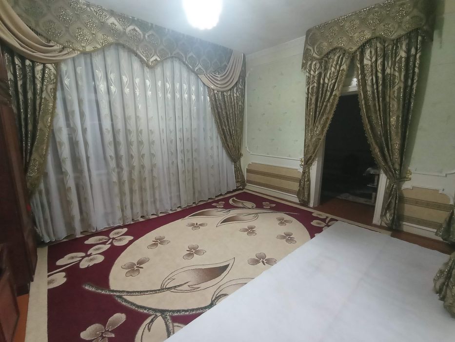 Selinada hovli uy sotiladi.