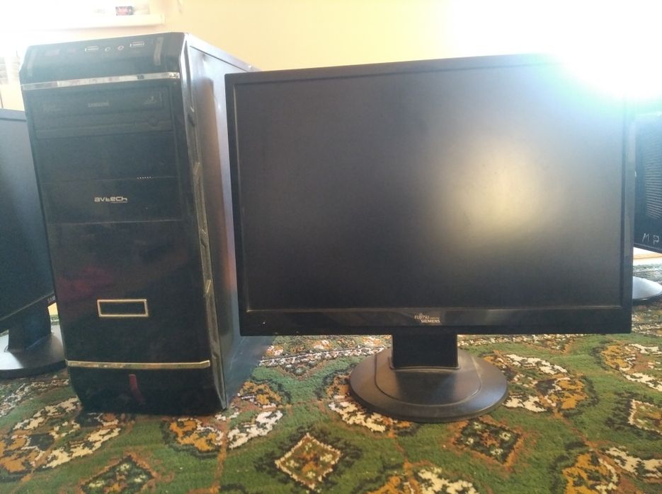 Monitor bor ofisniy komputer ham bor