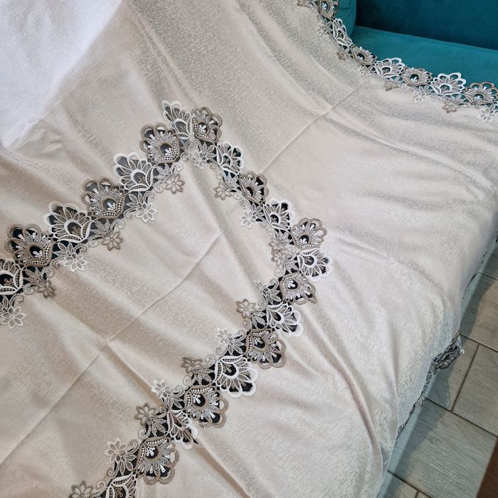 Față de masă cu broderie