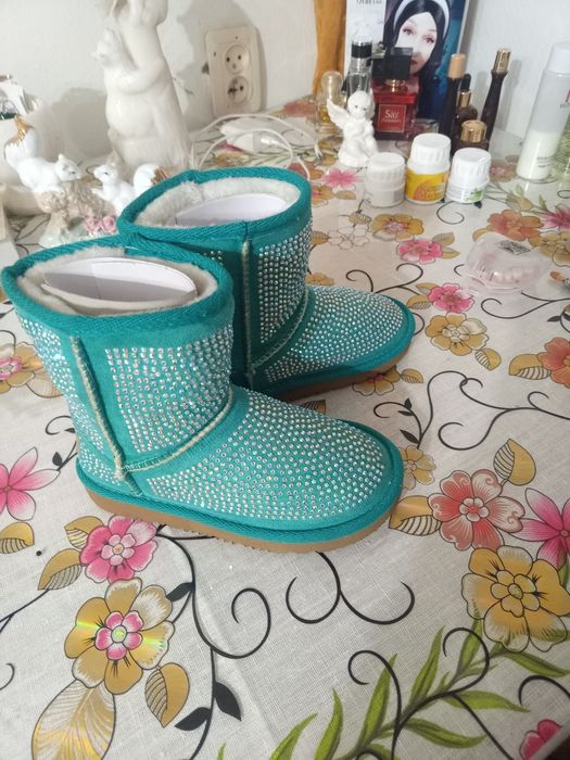 Продам новые сапоги-- уги размер 31