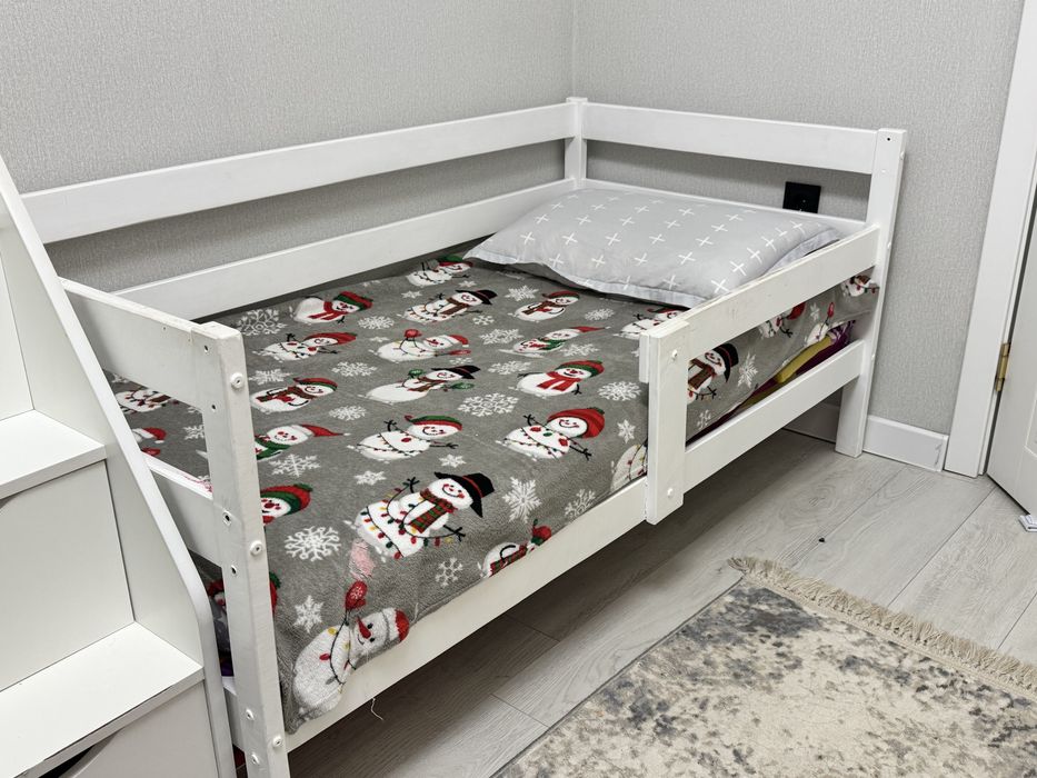 Продам детскую кровать с матрацем