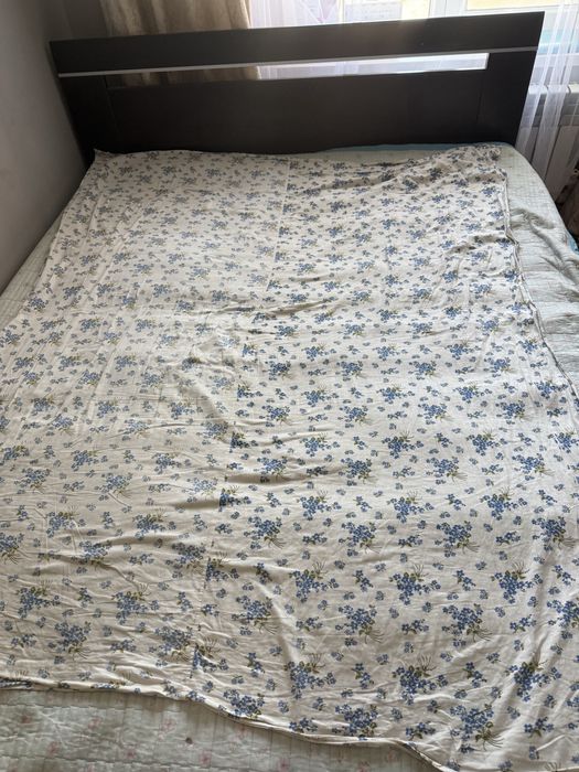 Продам кровать состояние средний ,.