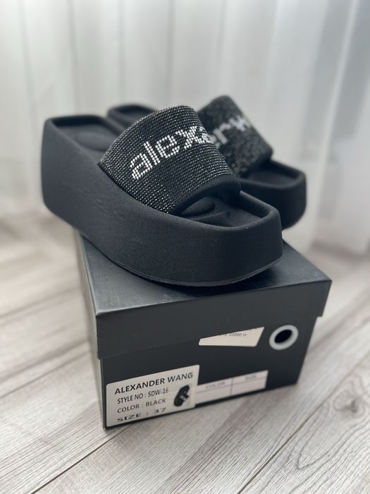 Шлепанцы на платформе