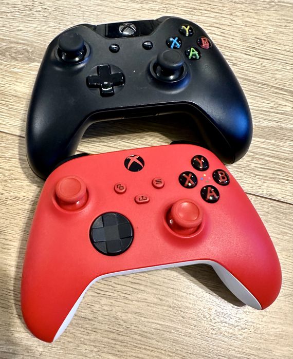 Xbox One cu Kinect + 2 telecomenzi si 14 jocuri – stare excelentă