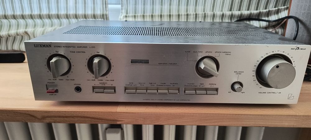 Усилвател Luxman L 210
