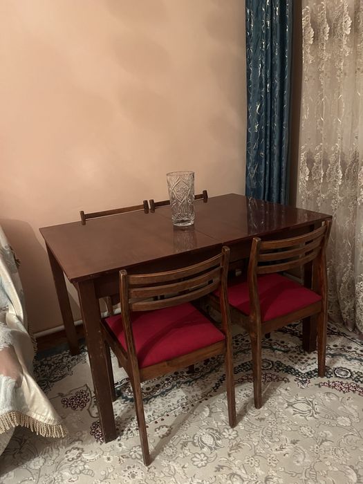 Продается стол и стулья