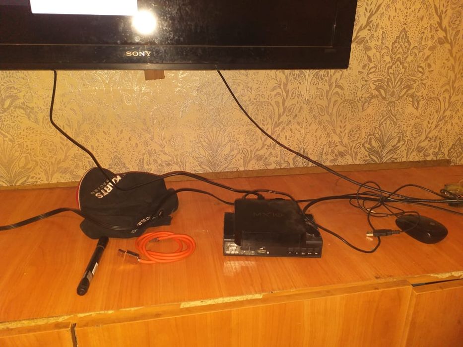 Продам телевизор smart с подставками