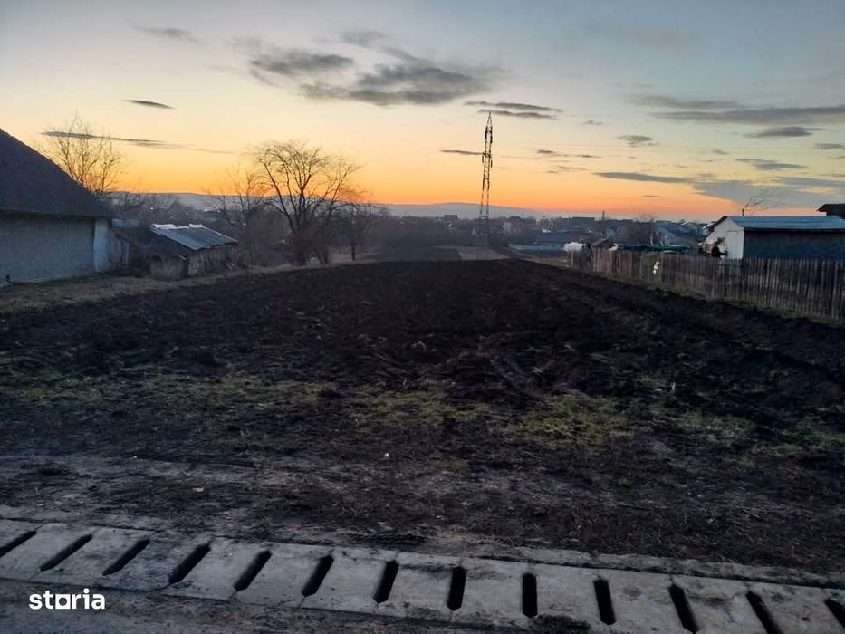 Se vinde teren intravilan 50 ari str Mitocelului Suceava ideal pt hale