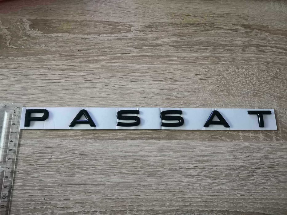 черен надпис Volkswagen Passat нов шрифт