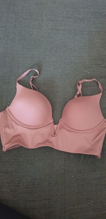 Sutiene balconnete, push-up cu eticheta