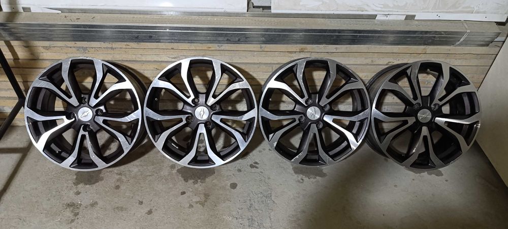 Сака деска балони билан сотилади