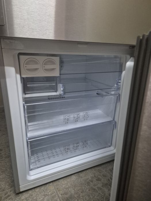 Хладилник Beko RCNE 520 E31 DZX за ремонт/части