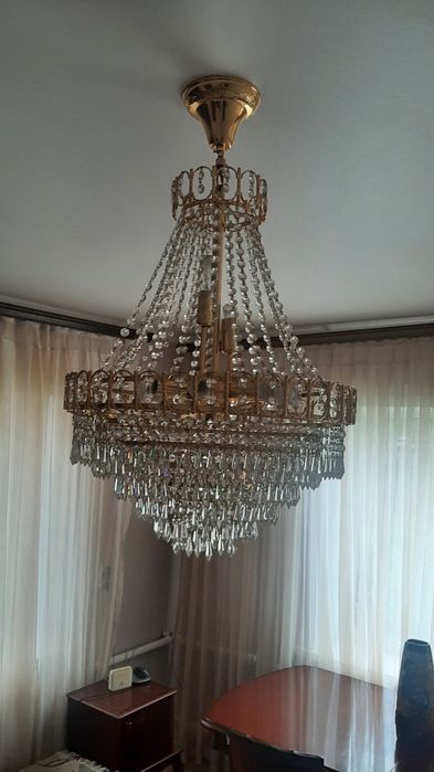 Продам хрустальную люстру