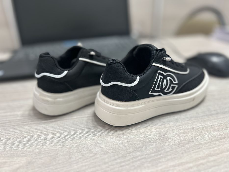 Продам детские кроссовки 29 размер