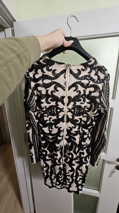 Стилна рокля с паети