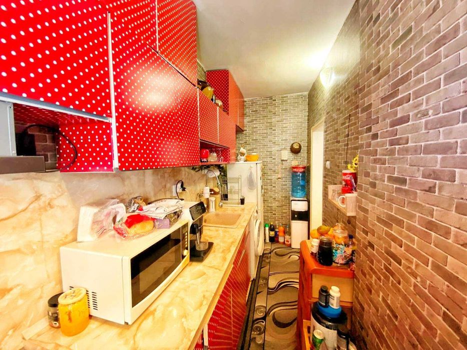 Имот Корект продава Партер, Първи етаж, Гараж, 1/2 таван, кв. Изток