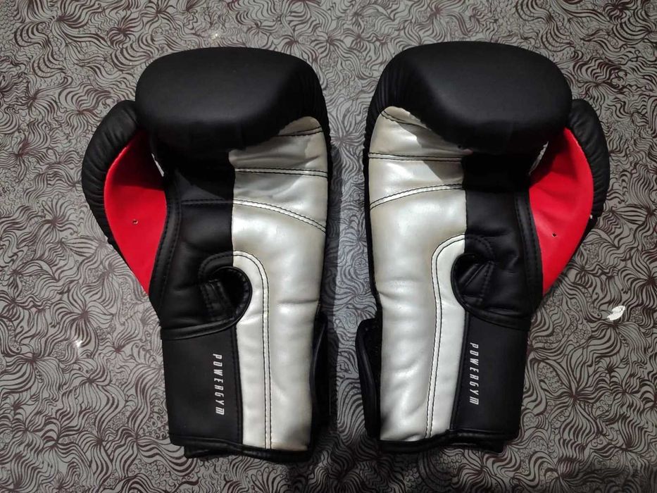 Боксерские перчатки UFC PowerGym