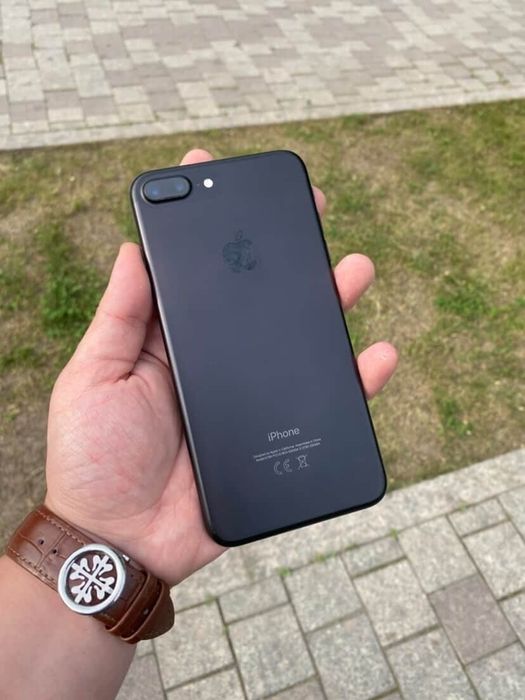 В продаже Айфон 7+. 32Gb