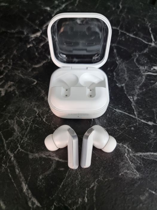 Noble Amanet - Casti Cleer ARC 4 Plus, Samsung Buds 4 Pro