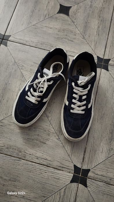 Продам кроссовки в оригинале