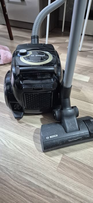 Бытовая техника: б/у пылесос и утюг